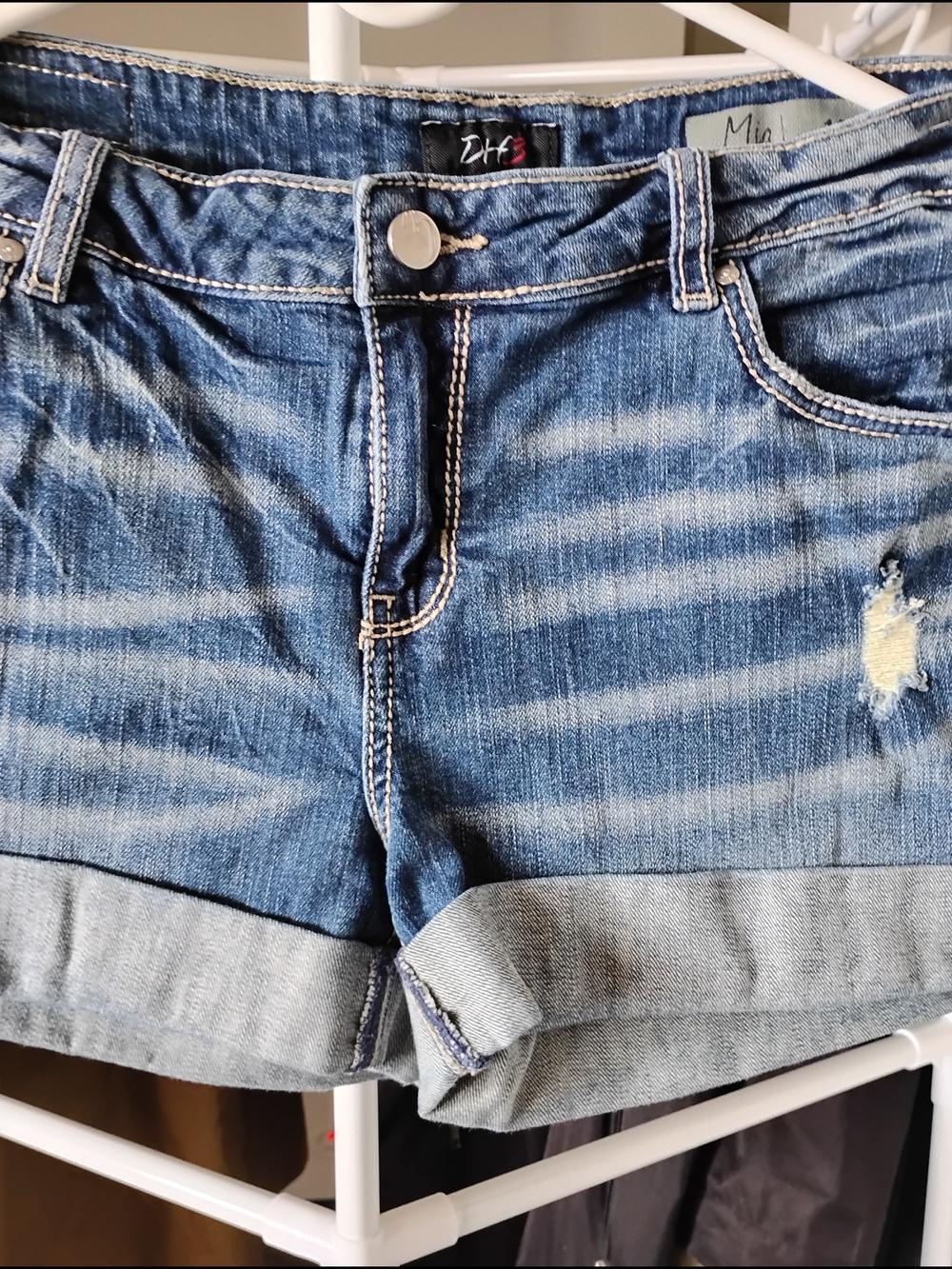 DH3 Mie Women's Mid-Rise Rolled Cuff Distressed Stretch 5 Pockets Shorts Jeans